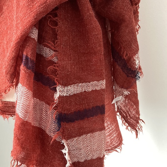 Scarf & Wrap - Picture 7 of 14